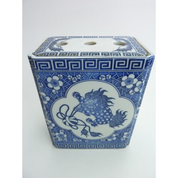 Vintage Chinese Ceramic Pot Foo Dog Lions Blue White Bud Vase Tea Caddy Jar - Picture 1 of 7